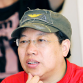 美女张开腿露出尿口来摸